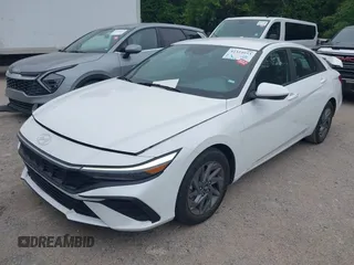 2024 Hyundai Elantra SEL z VIN KMHLM4DG2RU648103, wystawiony jako IAAI lot #42324953 z przebiegiem 32 625 mil mil oraz . Historia ofert i sprzedaży dostępna na DreamBid. Obrazek 2.