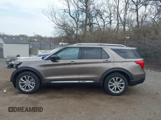 2021 Ford Explorer Limited with VIN 1FMSK8FH0MGA11135, listed as a IAAI auction lot 41912169 with 10,260 mi miles. Bid and sale history available at carsss.com. Image 14.