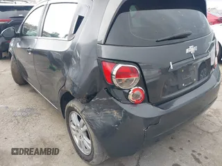 2016 Chevrolet Sonic LT z VIN 1G1JC6SH3G4155865, wystawiony jako IAAI lot #41808426 z przebiegiem 142 866 mil mil oraz . Historia ofert i sprzedaży dostępna na DreamBid. Obrazek 6.