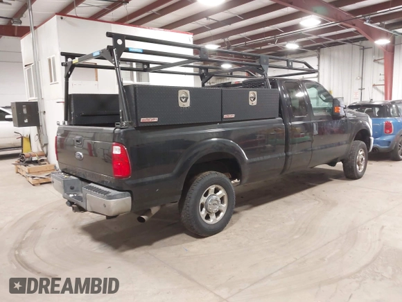 2015 Ford F-250 XLT z VIN 1FT7X2B63FED10680, wystawiony jako IAAI lot #41503254 z przebiegiem 261 634 mil mil oraz . Historia ofert i sprzedaży dostępna na DreamBid. Obrazek 4.
