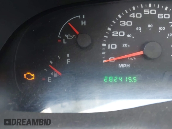 2002 Ford F-250 XL z VIN 1FTNF20L72ED15488, wystawiony jako IAAI lot #41626743 z przebiegiem 282 415 mil mil oraz . Historia ofert i sprzedaży dostępna na DreamBid. Obrazek 6.