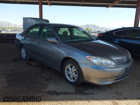 2006 Toyota Camry LE z VIN 4T1BF32K86U635925, wystawiony jako IAAI lot #42267547 z przebiegiem 162 593 mil mil oraz . Historia ofert i sprzedaży dostępna na DreamBid. Obrazek 1.