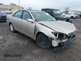 2006 Toyota Camry STD z VIN 4T1BE30KX6U645197, wystawiony jako IAAI lot #41830285 z przebiegiem 215 098 mil mil oraz . Historia ofert i sprzedaży dostępna na DreamBid. Obrazek 1.