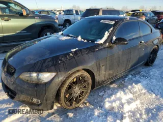 2009 BMW 3 Series 335i z VIN WBAWB73509P047549, wystawiony jako Copart lot #83686664 z przebiegiem 158 030 mil mil oraz Czysty tytuł • Clean title. Historia ofert i sprzedaży dostępna na DreamBid. Obrazek 1.
