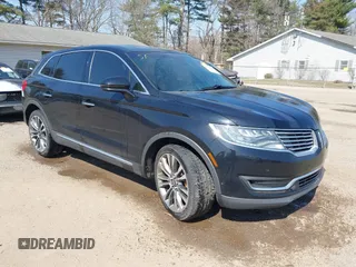 2017 Lincoln MKX Reserve z VIN 2LMPJ8LP2HBL25990, wystawiony jako IAAI lot #41780043 z przebiegiem 121 883 mil mil oraz . Historia ofert i sprzedaży dostępna na DreamBid. Obrazek 1.