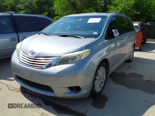 2016 Toyota Sienna XLE with VIN 5TDYK3DC5GS763674, listed as a IAAI auction lot 42035115 with 133,120 mi miles. Bid and sale history available at carsss.com. Image 6.
