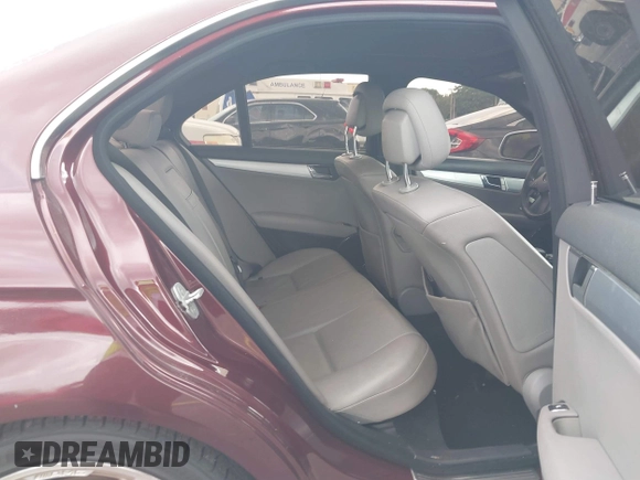 2008 Mercedes-Benz C 300 Sport z VIN WDDGF54X88F064819, wystawiony jako IAAI lot #39808674 z przebiegiem Nie podano mil oraz . Historia ofert i sprzedaży dostępna na DreamBid. Obrazek 8.