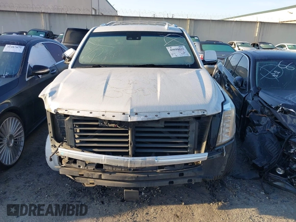 2016 Cadillac Escalade Platinum z VIN 1GYS4DKJ6GR290318, wystawiony jako IAAI lot #40090625 z przebiegiem Nie podano mil oraz . Historia ofert i sprzedaży dostępna na DreamBid. Obrazek 12.
