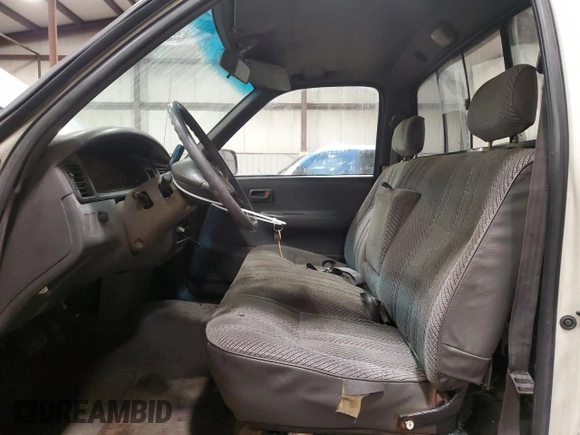 1993 Toyota T100 DX z VIN JT4VD10A0P0013396, wystawiony jako Copart lot #43002405 z przebiegiem 137 000 mil mil oraz Szkoda całkowita • Salvage title. Historia ofert i sprzedaży dostępna na DreamBid. Obrazek 7.