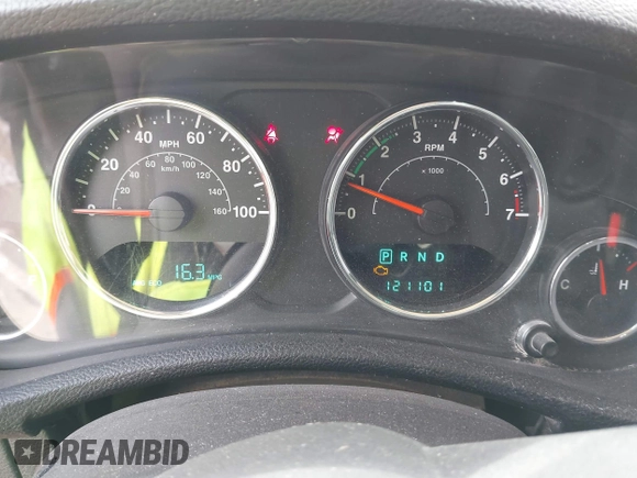 2013 Jeep Wrangler Unlimited Sport z VIN 1C4BJWDG6DL544197, wystawiony jako IAAI lot #41968556 z przebiegiem 121 101 mil mil oraz . Historia ofert i sprzedaży dostępna na DreamBid. Obrazek 7.