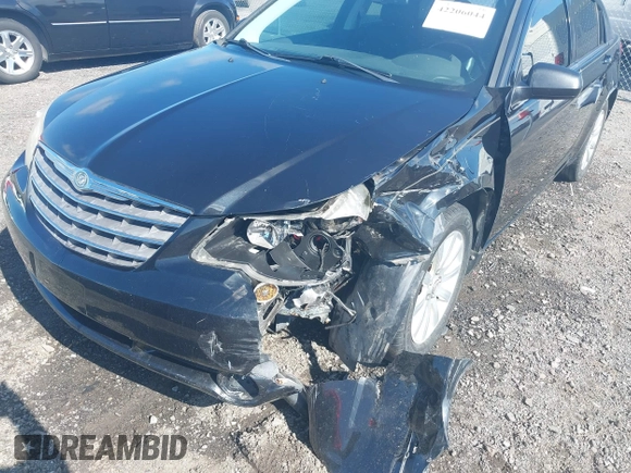 2010 Chrysler Sebring Limited z VIN 1C3CC5FB9AN158839, wystawiony jako IAAI lot #42206044 z przebiegiem 143 458 mil mil oraz . Historia ofert i sprzedaży dostępna na DreamBid. Obrazek 6.