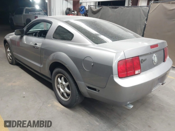 2006 Ford Mustang Standard with VIN 1ZVFT80N965118228, listed as a IAAI auction lot 42024536 with 184,724 mi miles. Bid and sale history available at carsss.com. Image 3.