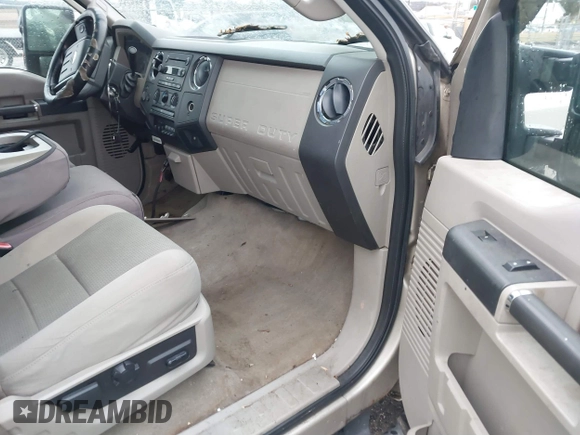 2008 Ford F-250 XL z VIN 1FTSW21508EB87414, wystawiony jako IAAI lot #41667364 z przebiegiem 345 246 mil mil oraz . Historia ofert i sprzedaży dostępna na DreamBid. Obrazek 5.