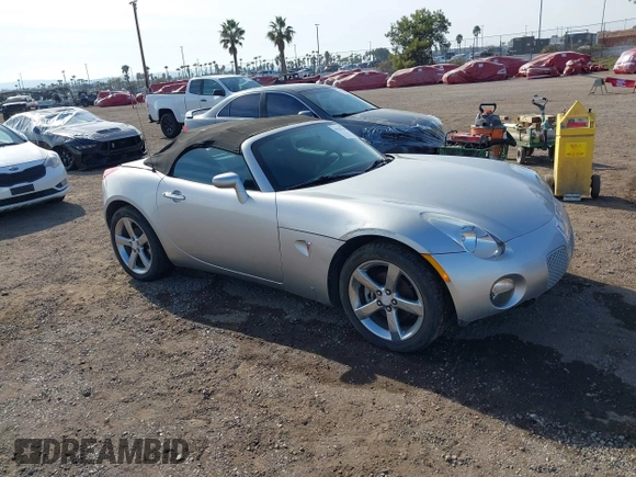 2007 Pontiac Solstice z VIN 1G2MB35B57Y111621, wystawiony jako IAAI lot #41332760 z przebiegiem 49 784 mil mil oraz . Historia ofert i sprzedaży dostępna na DreamBid. Obrazek 1.