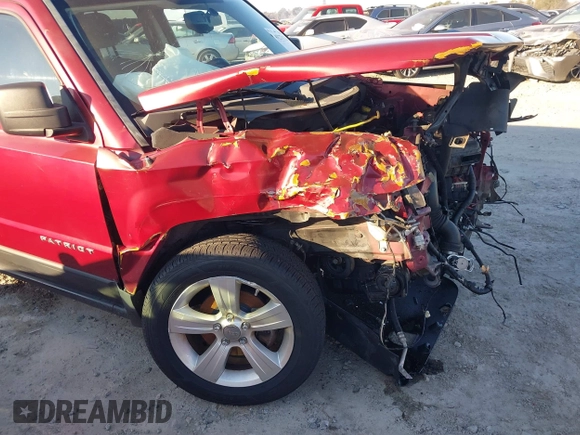 2013 Jeep Patriot Latitude z VIN 1C4NJPFA5DD102131, wystawiony jako IAAI lot #41271136 z przebiegiem 149 863 mil mil oraz . Historia ofert i sprzedaży dostępna na DreamBid. Obrazek 6.