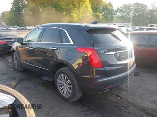 2019 Cadillac XT5 Luxury FWD z VIN 1GYKNCRS2KZ251207, wystawiony jako IAAI lot #42066271 z przebiegiem 128 226 mil mil oraz . Historia ofert i sprzedaży dostępna na DreamBid. Obrazek 3.