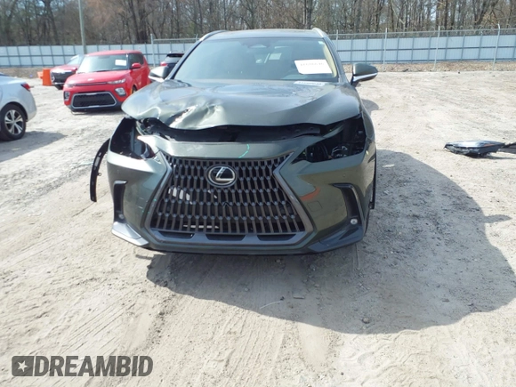 2024 Lexus NX 250 Premium z VIN 2T2GDCAZ1RC015929, wystawiony jako IAAI lot #41686646 z przebiegiem 27 898 mil mil oraz . Historia ofert i sprzedaży dostępna na DreamBid. Obrazek 12.