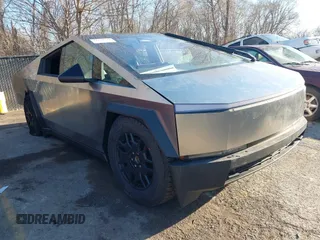 2025 Tesla Cybertruck Cyberbeast z VIN 7G2CEHEE9SA061735, wystawiony jako IAAI lot #41839731 z przebiegiem Nie podano mil oraz . Historia ofert i sprzedaży dostępna na DreamBid. Obrazek 1.