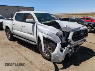 2017 Toyota Tacoma SR5 z VIN 5TFAZ5CN5HX048708, wystawiony jako Copart lot #53750475 z przebiegiem 104 861 mil mil oraz Szkody całkowita. Historia ofert i sprzedaży dostępna na DreamBid. Obrazek 4.