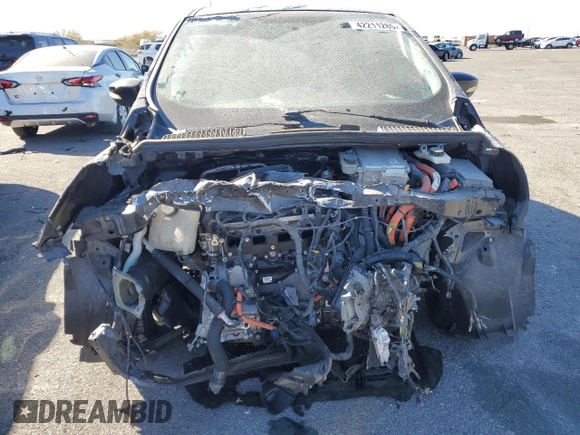 2013 Ford C-Max SE with VIN 1FADP5AU6DL525733, listed as a Copart auction lot 42211285 with 111,031 mi miles and Salvage Title. Bid and sale history available at carsss.com. Image 5.