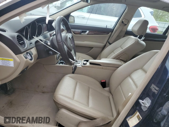 2013 Mercedes-Benz C 300 Sport z VIN WDDGF8AB6DR300385, wystawiony jako Copart lot #57798695 z przebiegiem 131 612 mil mil oraz Szkoda całkowita • Salvage title. Historia ofert i sprzedaży dostępna na DreamBid. Obrazek 7.
