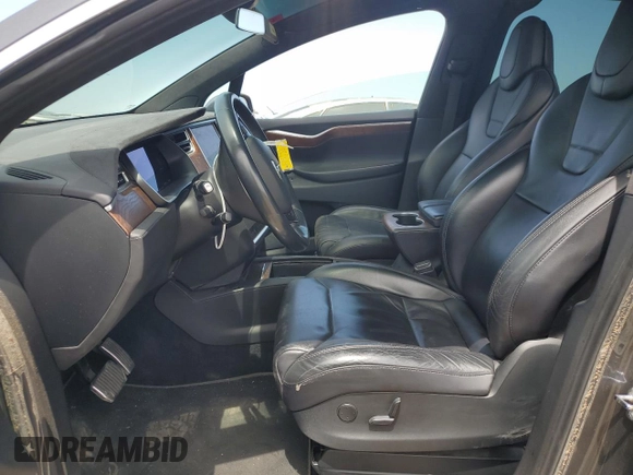 2017 Tesla Model X 90D z VIN 5YJXCDE21HF056145, wystawiony jako Copart lot #55128995 z przebiegiem 86 314 mil mil oraz Szkody całkowita. Historia ofert i sprzedaży dostępna na DreamBid. Obrazek 7.