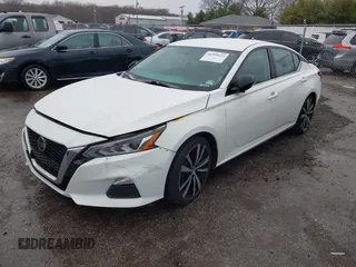 2019 Nissan Altima SR z VIN 1N4BL4CV4KC130272, wystawiony jako IAAI lot #41995625 z przebiegiem 200 000 mil mil oraz . Historia ofert i sprzedaży dostępna na DreamBid. Obrazek 2.