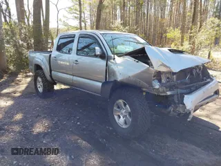 2015 Toyota Tacoma with VIN 5TFLU4EN1FX122962, listed as a IAAI auction lot 41850720 with 100,852 mi miles. Bid and sale history available at carsss.com. Image 1.