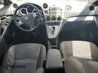 2009 Toyota Matrix S z VIN 2T1LE40E49C004413, wystawiony jako Copart lot #57530165 z przebiegiem 293 564 mil mil oraz Czysty tytuł • Clean title. Historia ofert i sprzedaży dostępna na DreamBid. Obrazek 8.