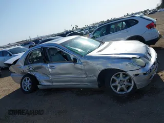 2003 Mercedes-Benz C 320 с VIN WDBRF64J73F381521, выставлен на аукционе IAAI как лот 41970103 с пробегом 119 180 миль миль и . История ставок и продаж доступна на DreamBid. Изображение 13.