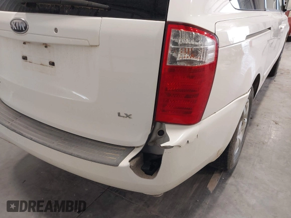 2008 Kia Sedona LX with VIN KNDMB233086197631, listed as a IAAI auction lot 42199325 with 134,130 mi miles and . Bid and sale history available at carsss.com. Image 6.