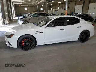 2023 Maserati Ghibli Modena z VIN ZAM57YSMXPX411516, wystawiony jako Copart lot #58330765 z przebiegiem Nie podano mil oraz Szkoda całkowita • Salvage title. Historia ofert i sprzedaży dostępna na DreamBid. Obrazek 1.