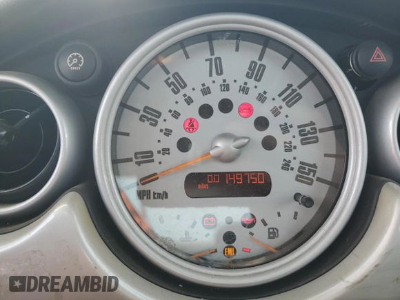 2004 MINI Hardtop z VIN WMWRC334X4TC51451, wystawiony jako Copart lot #61268235 z przebiegiem 149 750 mil mil oraz Szkoda całkowita • Salvage title. Historia ofert i sprzedaży dostępna na DreamBid. Obrazek 9.