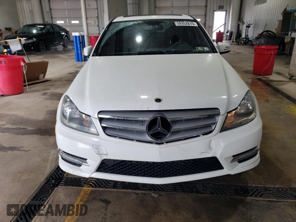 2013 Mercedes-Benz C 300 Sport z VIN WDDGF8AB9DR260965, wystawiony jako Copart lot #59352815 z przebiegiem 134 994 mil mil oraz Szkoda całkowita • Salvage title. Historia ofert i sprzedaży dostępna na DreamBid. Obrazek 5.