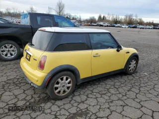 2003 MINI Hardtop z VIN WMWRC33473TE17827, wystawiony jako Copart lot #44011515 z przebiegiem 119 042 mil mil oraz Szkoda całkowita • Salvage title. Historia ofert i sprzedaży dostępna na DreamBid. Obrazek 3.
