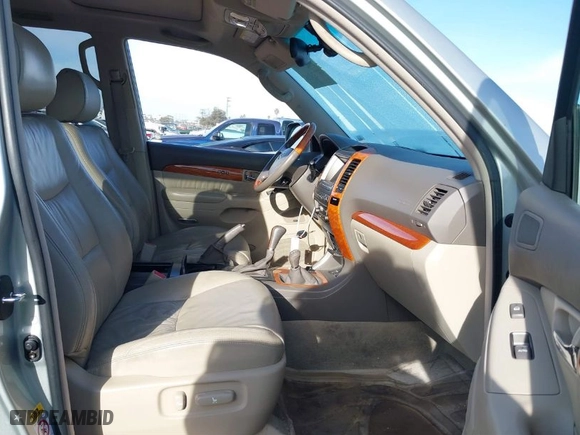 2004 Lexus GX 470 with VIN JTJBT20X340025955, listed as a IAAI auction lot 41673289 with 106,701 mi miles. Bid and sale history available at carsss.com. Image 5.