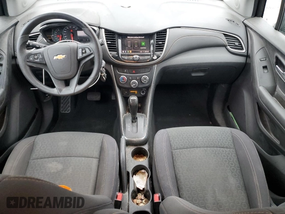 2020 Chevrolet Trax LS z VIN 3GNCJKSB8LL296338, wystawiony jako Copart lot #59176485 z przebiegiem 75 065 mil mil oraz Szkoda całkowita • Salvage title. Historia ofert i sprzedaży dostępna na DreamBid. Obrazek 8.
