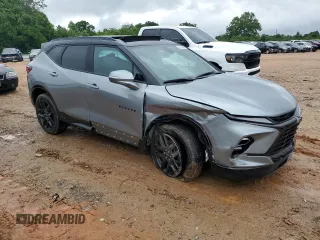 2024 Chevrolet Blazer RS z VIN 3GNKBERS9RS190172, wystawiony jako Copart lot #56324245 z przebiegiem 19 171 mil mil oraz Szkody całkowita. Historia ofert i sprzedaży dostępna na DreamBid. Obrazek 4.
