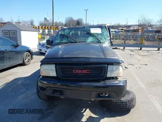 2000 GMC Sonoma SLS w/1SJ Pkg with VIN 1GTCT19W5Y8181305, listed as a IAAI auction lot 41694074 with 243,564 mi miles. Bid and sale history available at carsss.com. Image 12.