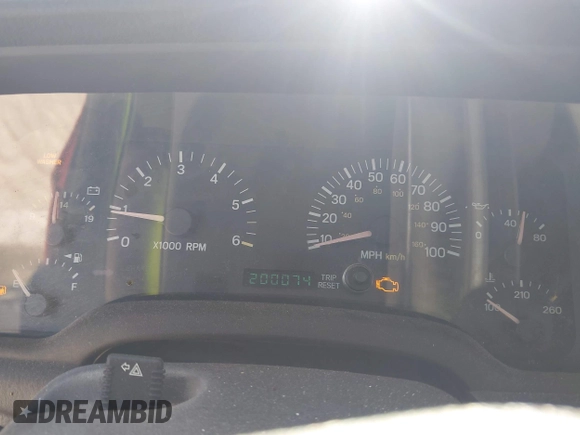 2001 Jeep Cherokee Sport z VIN 1J4FT48S01L508039, wystawiony jako IAAI lot #42743009 z przebiegiem 200 074 mil mil oraz . Historia ofert i sprzedaży dostępna na DreamBid. Obrazek 7.