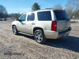 2014 Chevrolet Tahoe LTZ z VIN 1GNSCCE05ER223171, wystawiony jako IAAI lot #41329685 z przebiegiem 150 328 mil mil oraz . Historia ofert i sprzedaży dostępna na DreamBid. Obrazek 3.