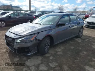 2025 Nissan Altima SV with VIN 1N4BL4DV5SN307334, listed as a IAAI auction lot 41685340 with 834 mi miles. Bid and sale history available at carsss.com. Image 2.