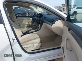 2014 Volkswagen Passat SE z VIN 1VWBN7A32EC003724, wystawiony jako IAAI lot #41890800 z przebiegiem 117 070 mil mil oraz . Historia ofert i sprzedaży dostępna na DreamBid. Obrazek 5.