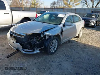 2011 Chrysler 200 Touring z VIN 1C3BC1FB5BN536158, wystawiony jako IAAI lot #41816455 z przebiegiem 111 069 mil mil oraz . Historia ofert i sprzedaży dostępna na DreamBid. Obrazek 2.