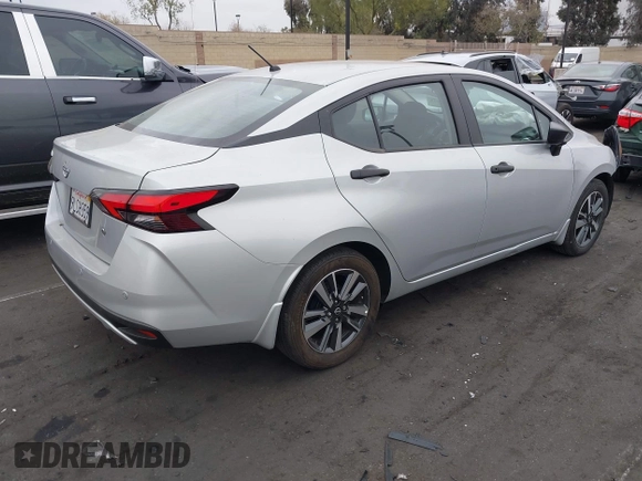 2024 Nissan Versa S z VIN 3N1CN8DV4RL865799, wystawiony jako IAAI lot #42044021 z przebiegiem 13 282 mil mil oraz . Historia ofert i sprzedaży dostępna na DreamBid. Obrazek 4.