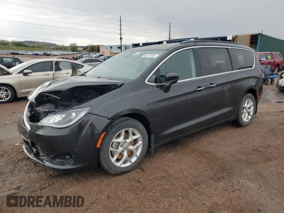 2017 Chrysler Pacifica Touring L z VIN 2C4RC1BG0HR780064, wystawiony jako Copart lot #56213165 z przebiegiem 64 768 mil mil oraz Szkoda całkowita • Salvage title. Historia ofert i sprzedaży dostępna na DreamBid. Obrazek 1.