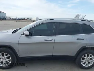 2014 Jeep Cherokee Latitude z VIN 1C4PJMCS8EW230213, wystawiony jako IAAI lot #42011183 z przebiegiem 133 299 mil mil oraz . Historia ofert i sprzedaży dostępna na DreamBid. Obrazek 15.