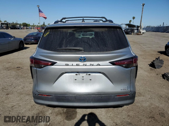 2021 Toyota Sienna XLE z VIN 5TDJRKEC8MS058563, wystawiony jako Copart lot #56932015 z przebiegiem 57 319 mil mil oraz Szkoda całkowita • Salvage title. Historia ofert i sprzedaży dostępna na DreamBid. Obrazek 6.