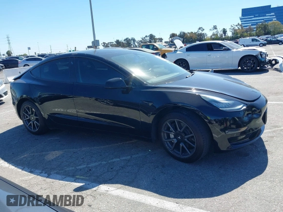 2019 Tesla Model 3 Mid Range z VIN 5YJ3E1EA5KF306816, wystawiony jako IAAI lot #41710916 z przebiegiem 76 222 mil mil oraz . Historia ofert i sprzedaży dostępna na DreamBid. Obrazek 13.