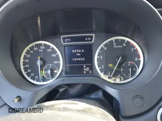 2018 Infiniti QX30 Premium z VIN SJKCH5CR1JA048452, wystawiony jako IAAI lot #41366688 z przebiegiem 109 456 mil mil oraz . Historia ofert i sprzedaży dostępna na DreamBid. Obrazek 7.